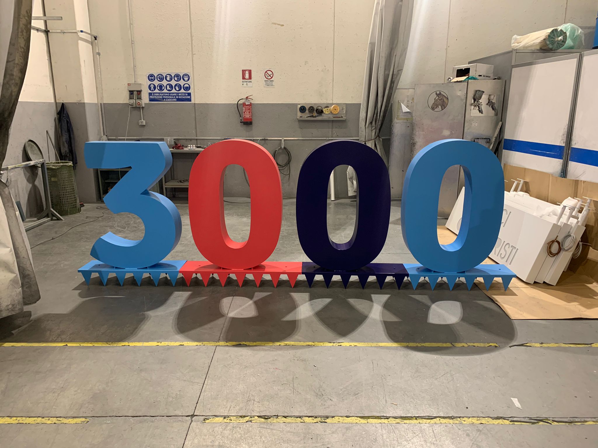 Numeri tridimensionali 3000 durante la produzione nel laboratorio Serviziegrafica